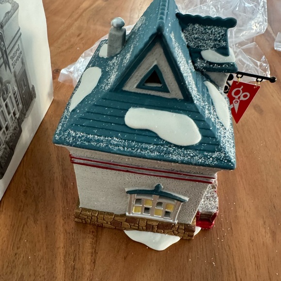 Dept 56 North Pole Series “Beard Barber Shop” with Box - Picture 6 of 8